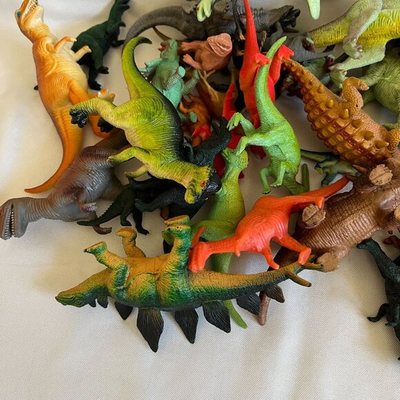 Lot Of 40+ Plastic Dinosaur Figures Assorted Colors & Species Approx 4"-6" Educa - Picture 5 of 8